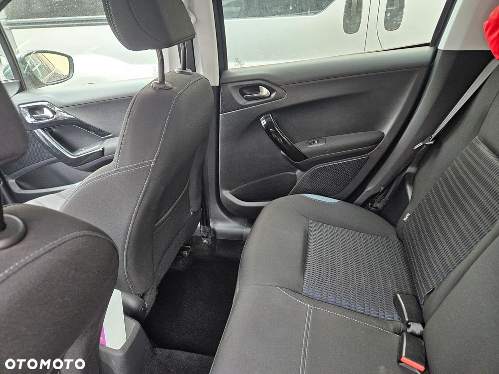 Peugeot 208 1.2 PureTech Style - 20