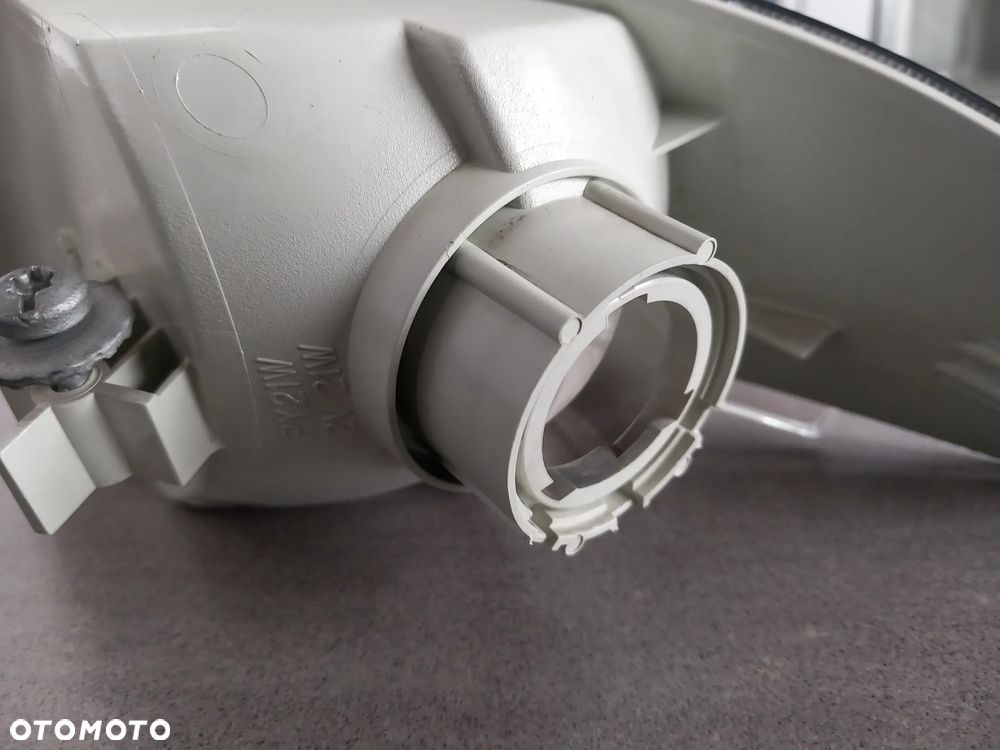 Lampa przednia - kierunkowskaz prawy Ford Mondeo 1992-1996 1059110 - 5