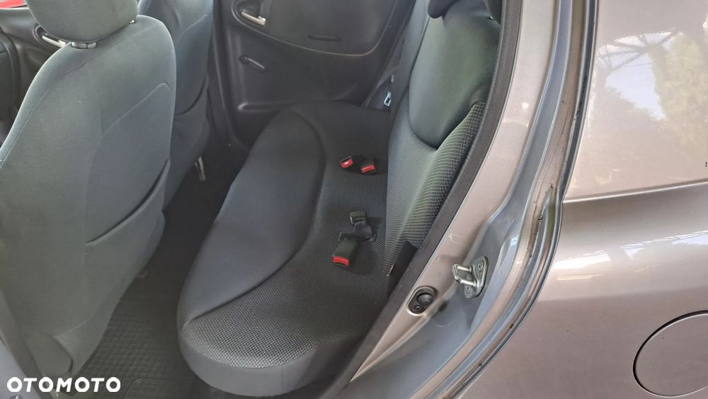 Toyota Yaris 1.0 Luna A/C - 12
