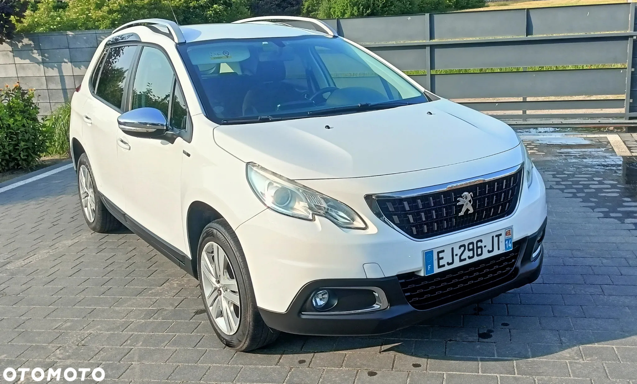 Peugeot 2008 1.2 Pure Tech Style S&S - 13