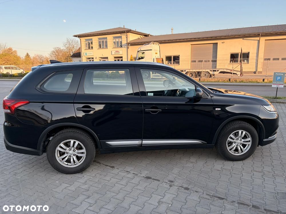 Mitsubishi Outlander 2.0 Invite + 2WD - 29