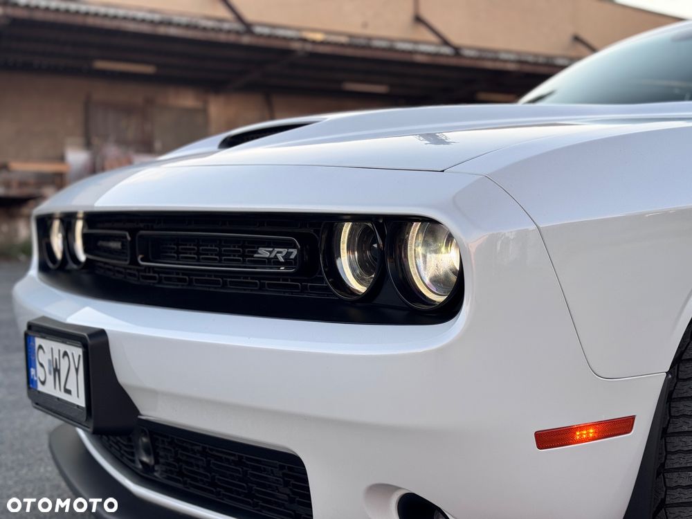 Dodge Challenger - 8