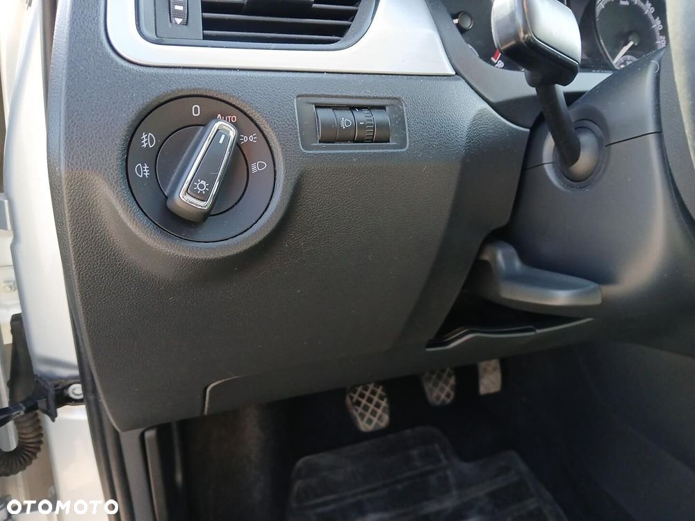 Skoda RAPID 1.0 TSI Ambition - 39