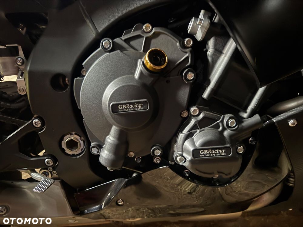 Yamaha R1 - 7