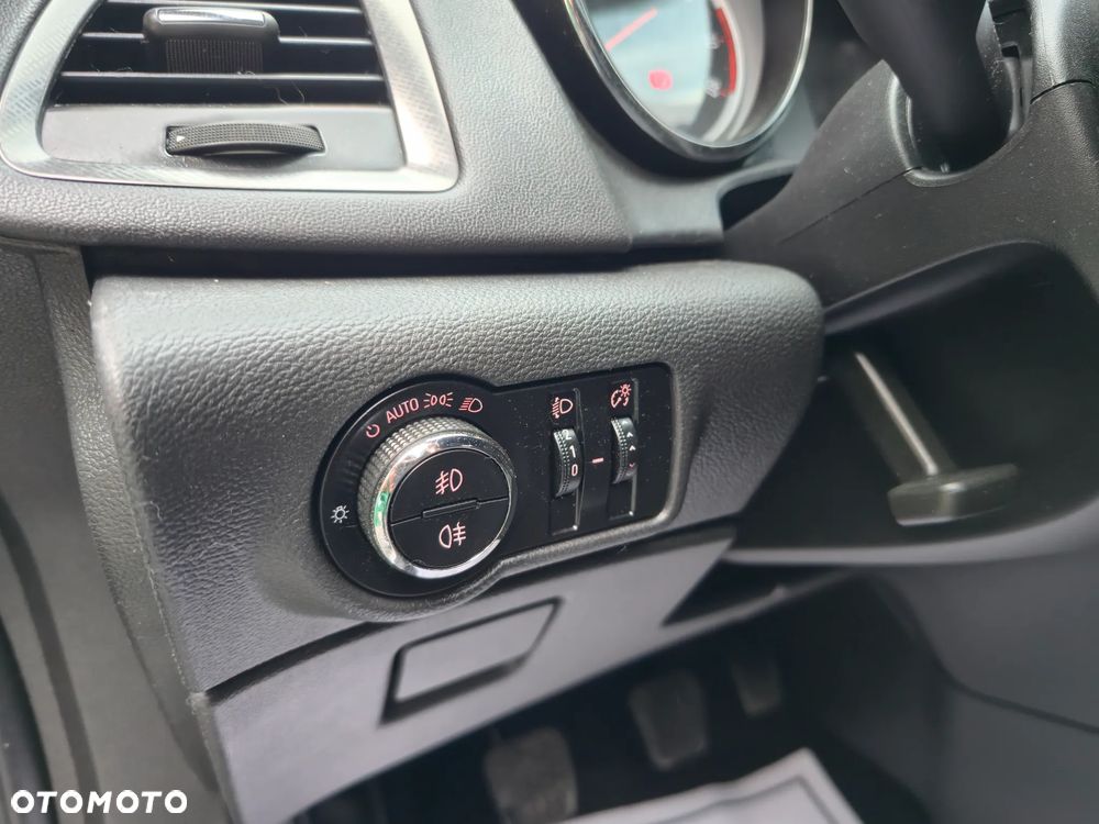 Opel Astra 1.4 Turbo Cosmo - 26