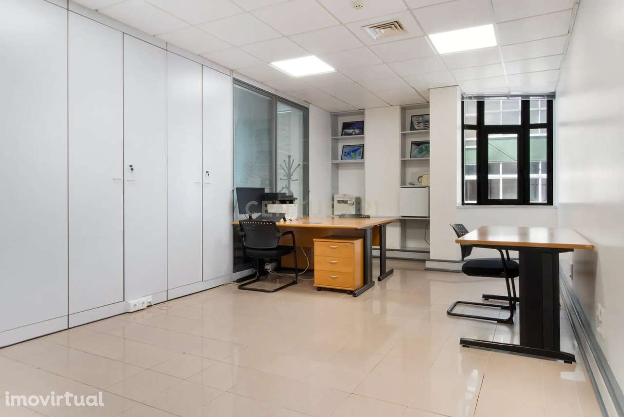 Escritório moderno com 5 Salas e 2 lugares de Parqueamento, junto ao M - Grande imagem: 4/26