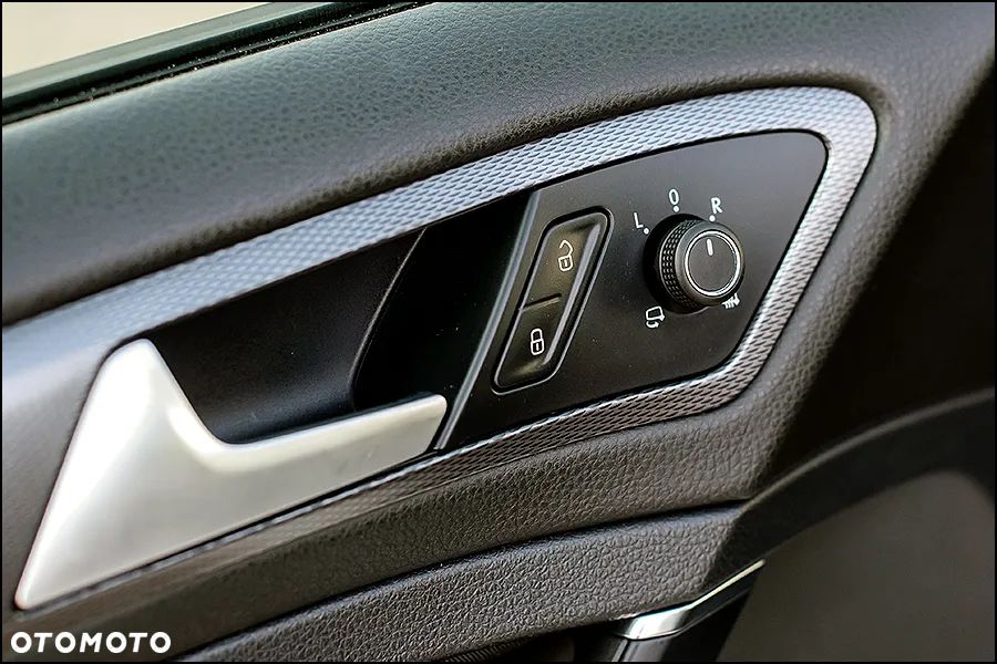 Volkswagen Golf - 31