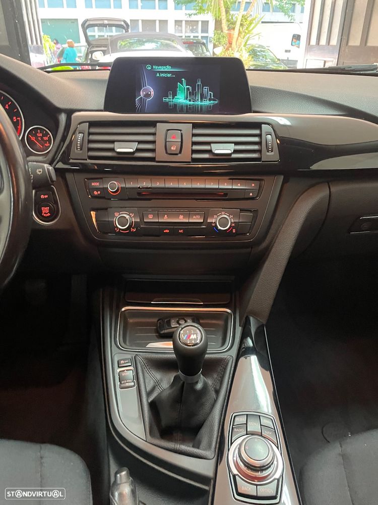 BMW 318 d Touring Pack M - 19
