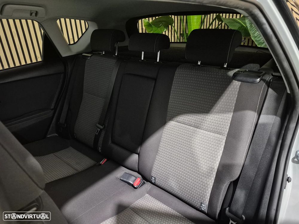 Toyota Auris 1.8 HSD Exclusive - 32