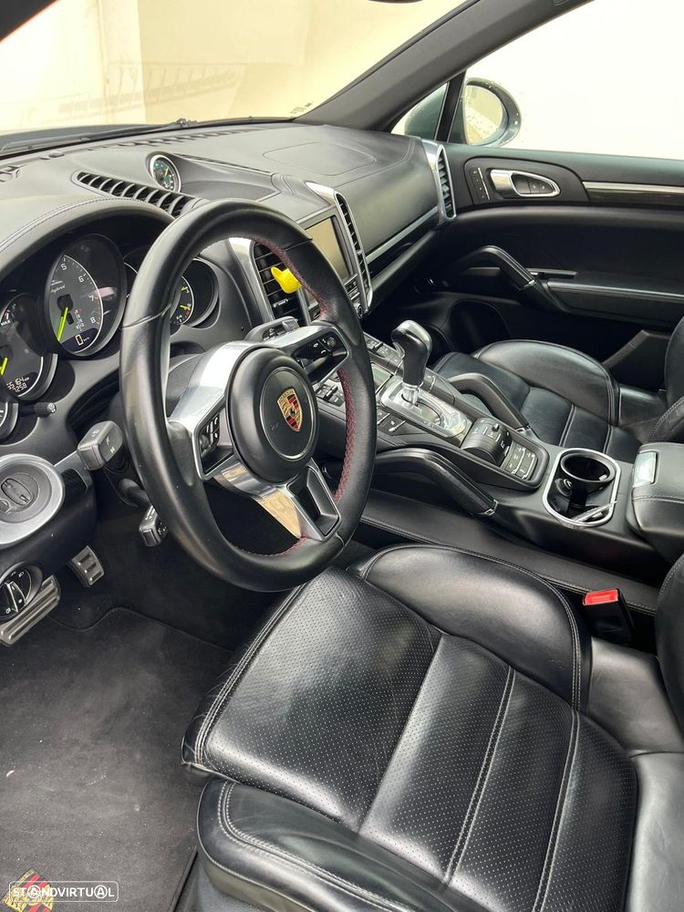 Porsche Cayenne S - 3