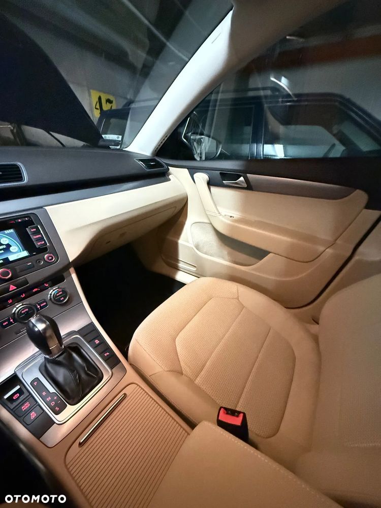 Volkswagen Passat Variant 2.0 TDI DSG BlueMotion Technology Highline - 15