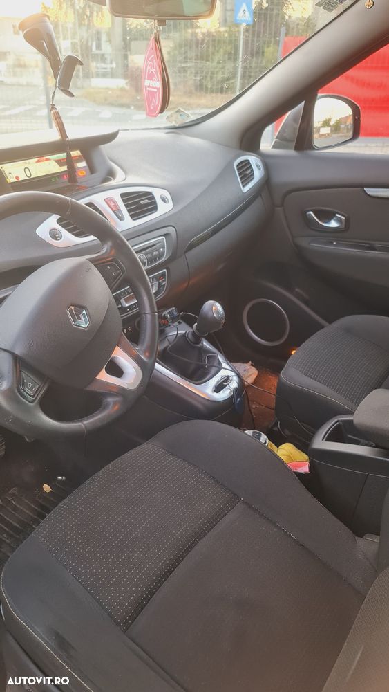 Renault Scenic 1.9dCi Privilege - 8