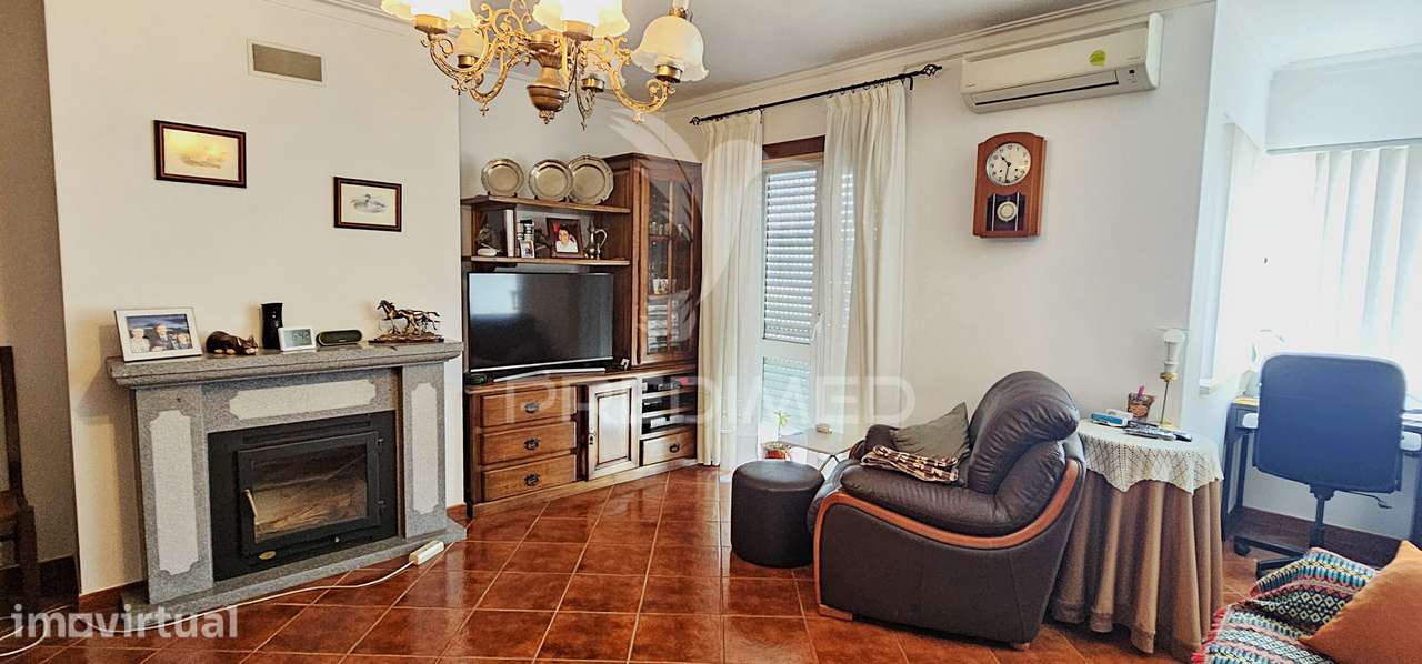 Apartamento T3 com garagem na zona Centro de Portalegre - Grande imagem: 3/28