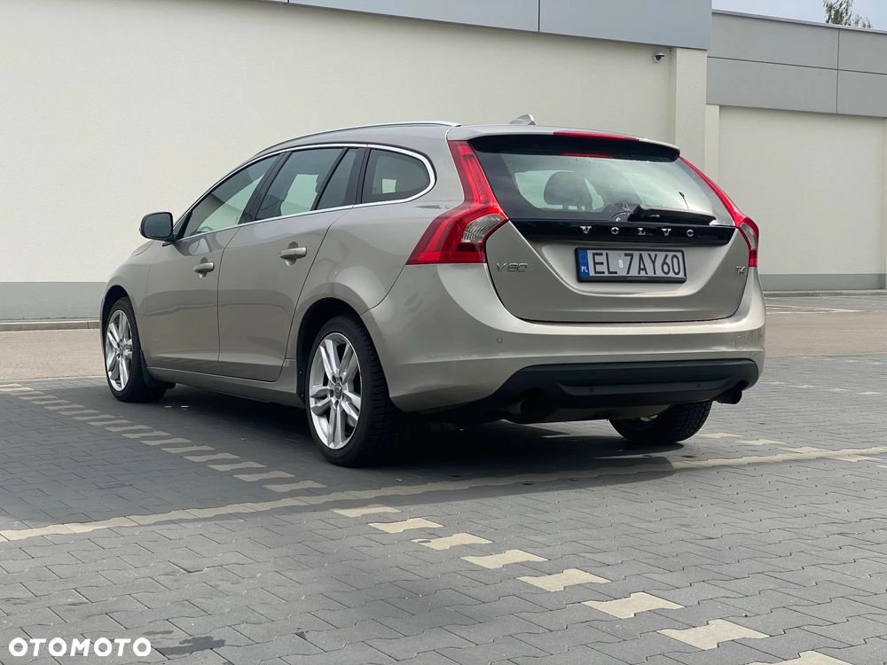 Volvo V60 T4 Summum - 4