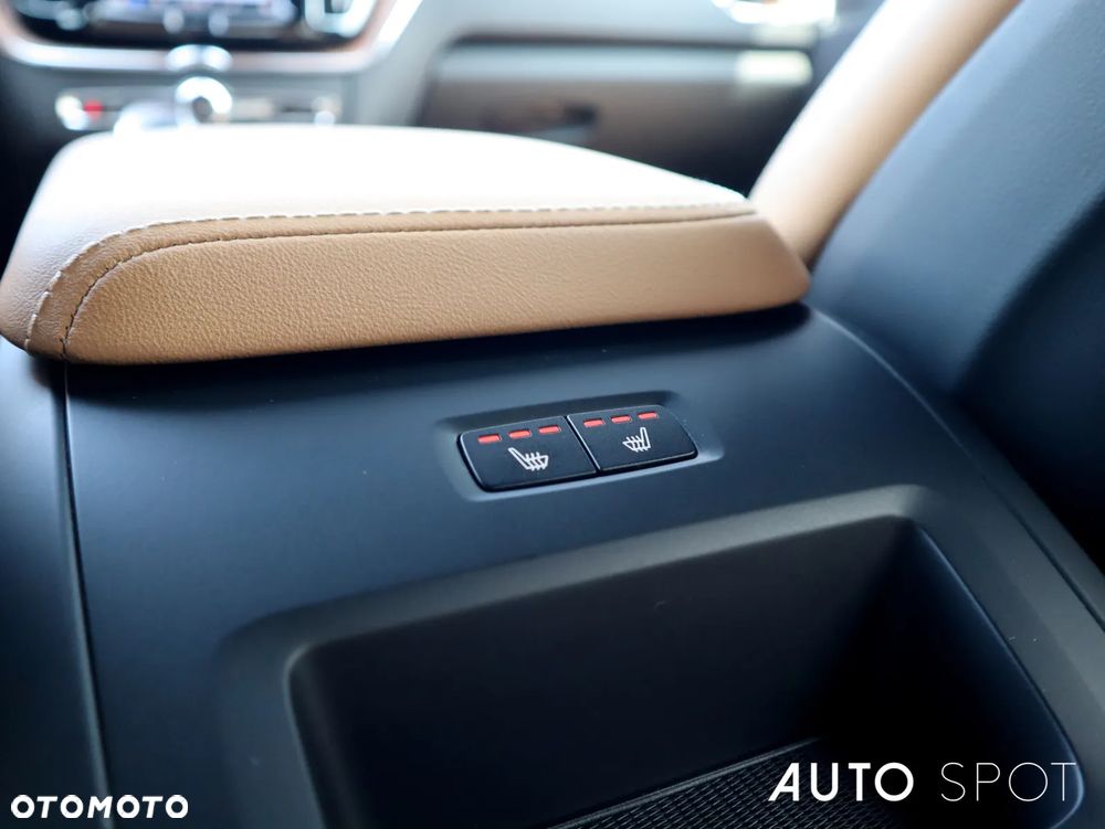 Volvo XC 60 B4 B Plus Bright - 39