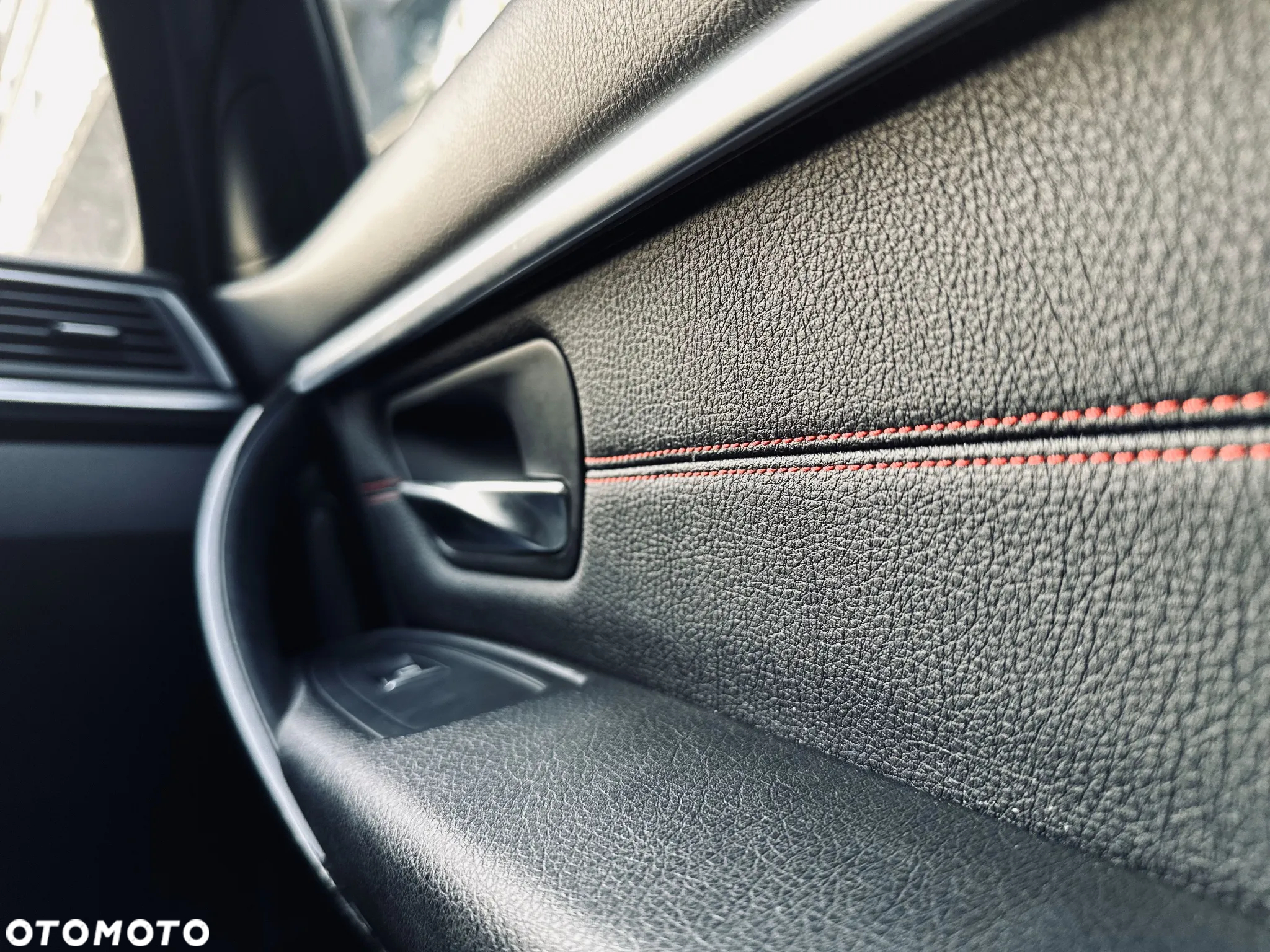 BMW Seria 3 330e iPerformance - 12