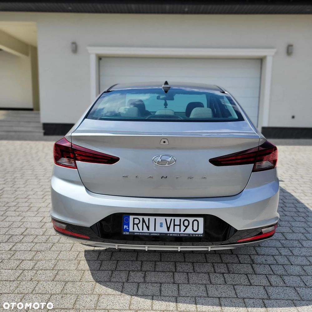 Hyundai Elantra - 5