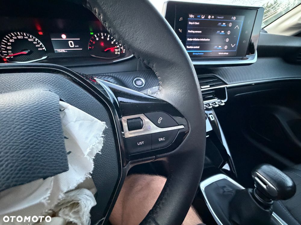 Peugeot 208 PureTech 100 Allure - 26