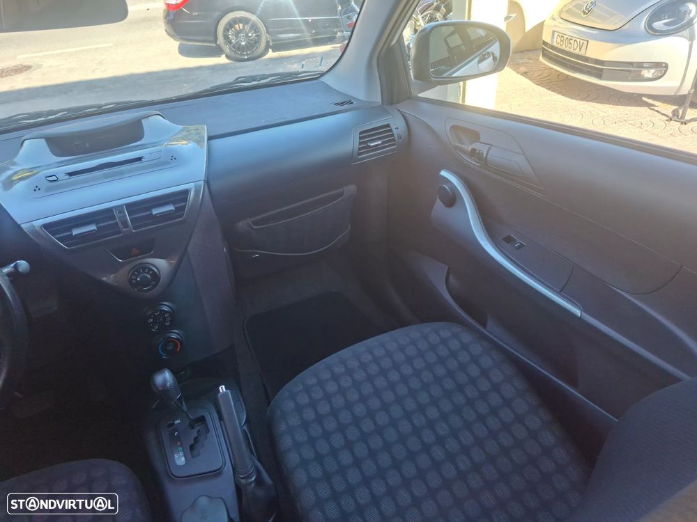 Toyota iQ 1.0 VVT-i 2 MultiDrive - 22