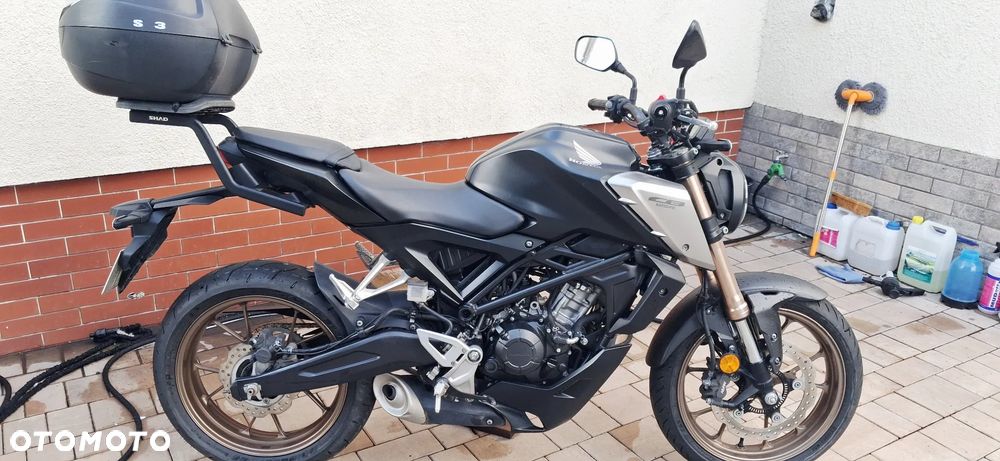 Honda CB - 1