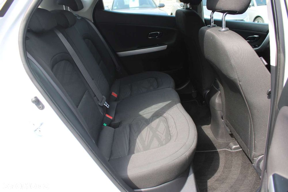 Kia Ceed - 24