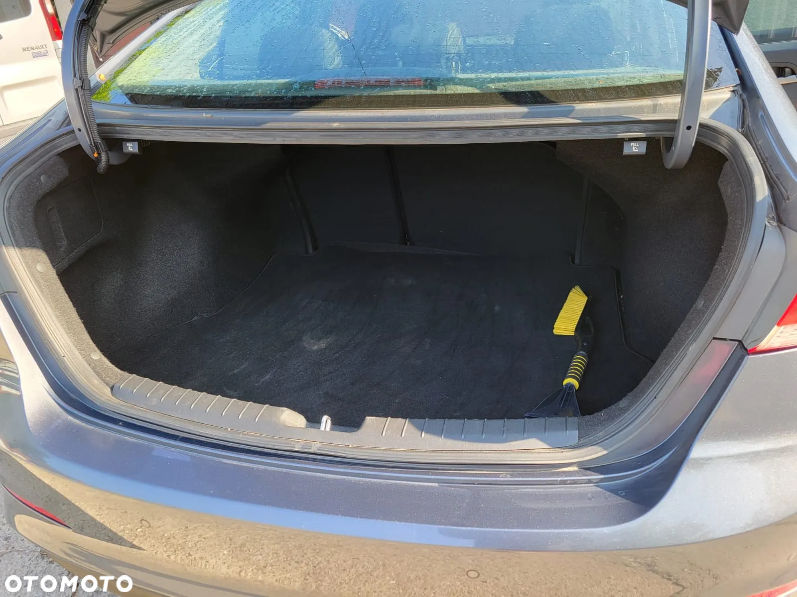 Hyundai Elantra 1.6 Comfort - 11