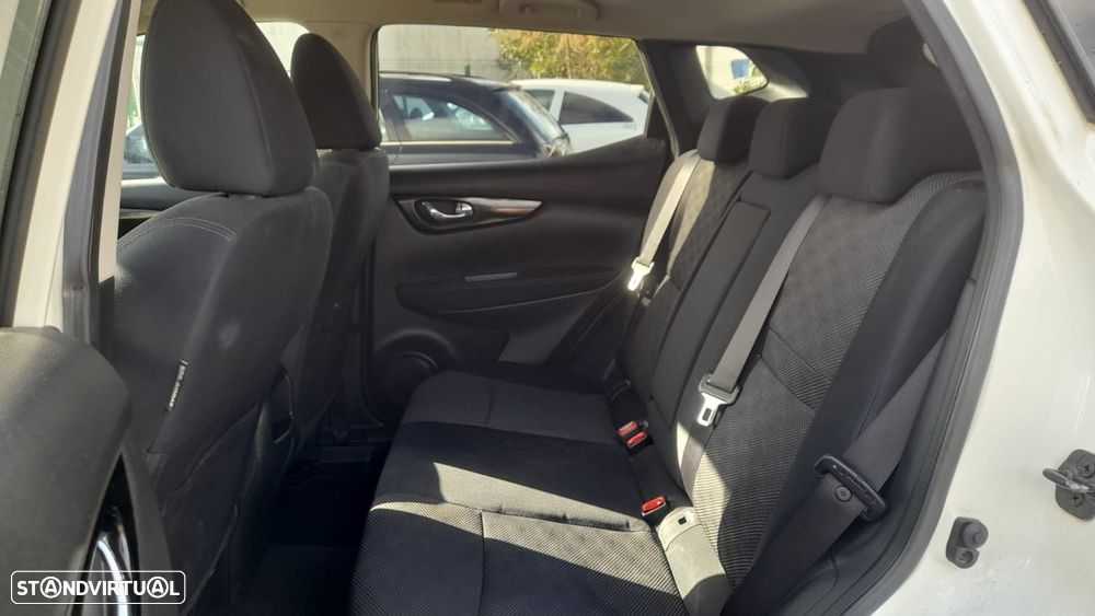 Nissan Qashqai 1.6 dCi N-Connecta - 10