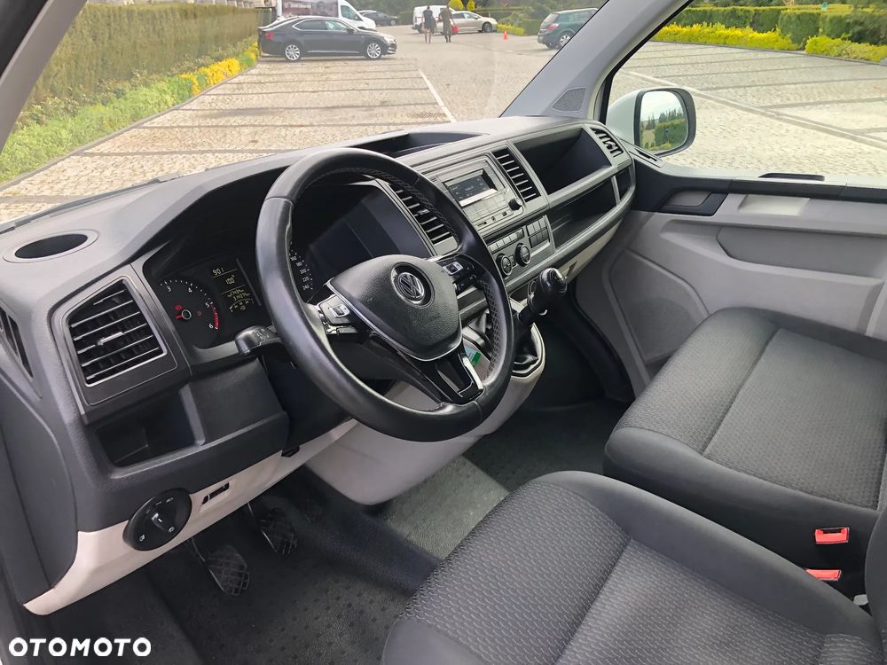 Volkswagen Caravelle - 36