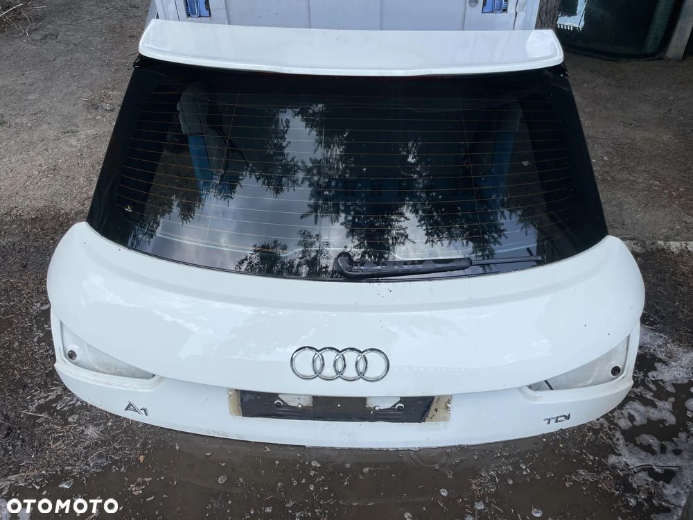 Klapa bagażnika Audi A1 3d 10-18r.  OE - 1