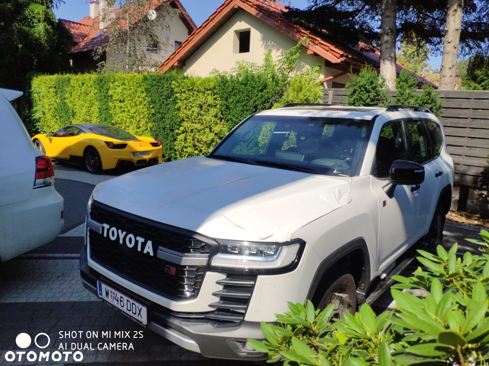 Toyota Land Cruiser - 3
