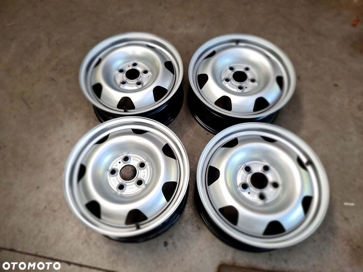 VW Transporter T5 T6 Felgi Stalowe 7x17 5x120 ET56 NOWE - 1