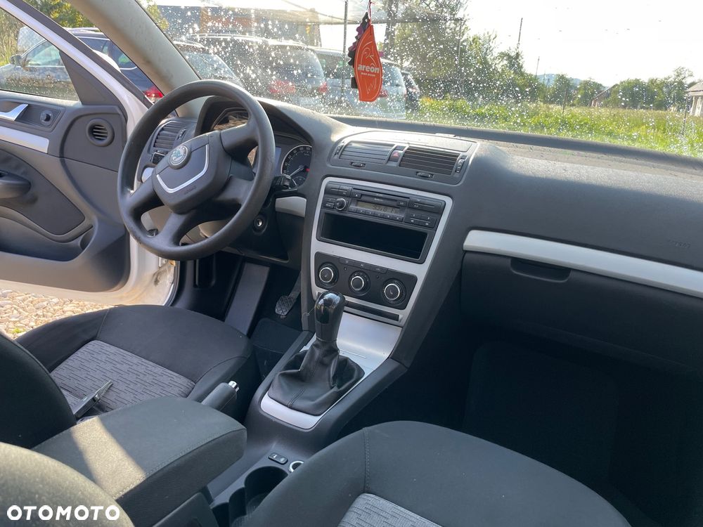 Skoda Octavia 1.6 Combi Style - 16