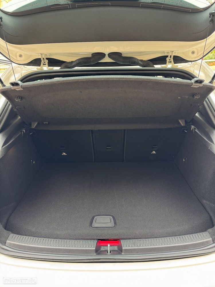 Mercedes-Benz A 250 e 8G-DCT AMG Line - 17