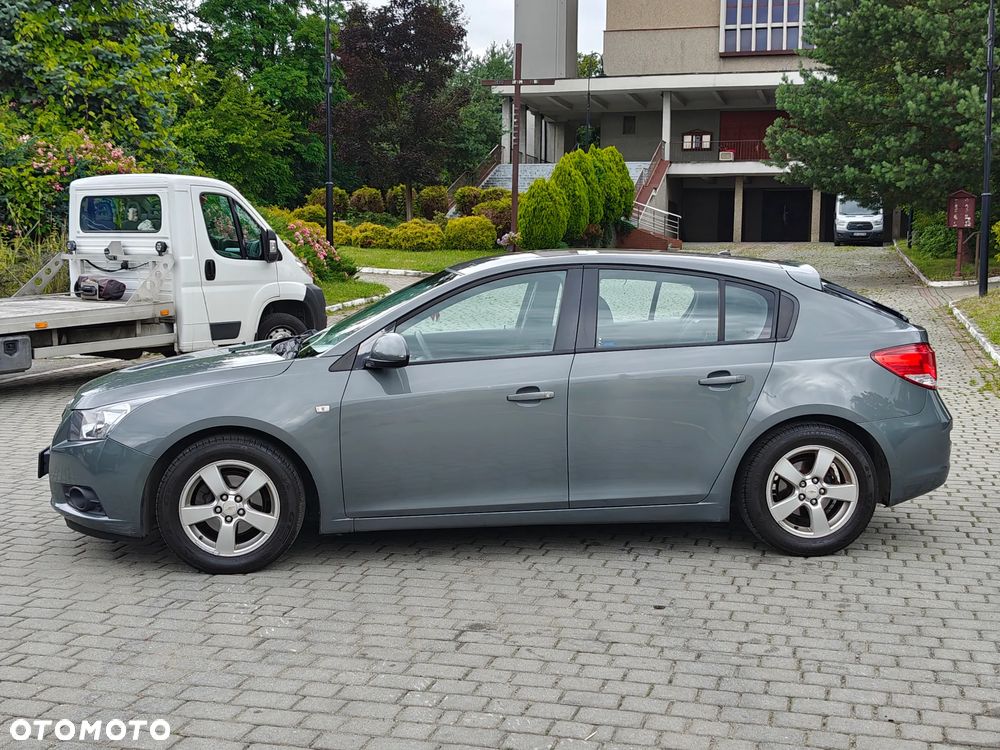 Chevrolet Cruze 1.6 LT - 9