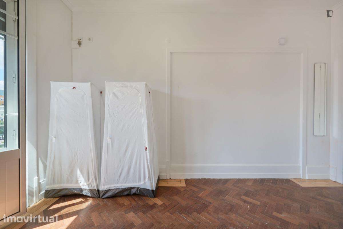 Quarto - localizado em Marquês de Pombal Lisbon - Grande imagem: 4/37