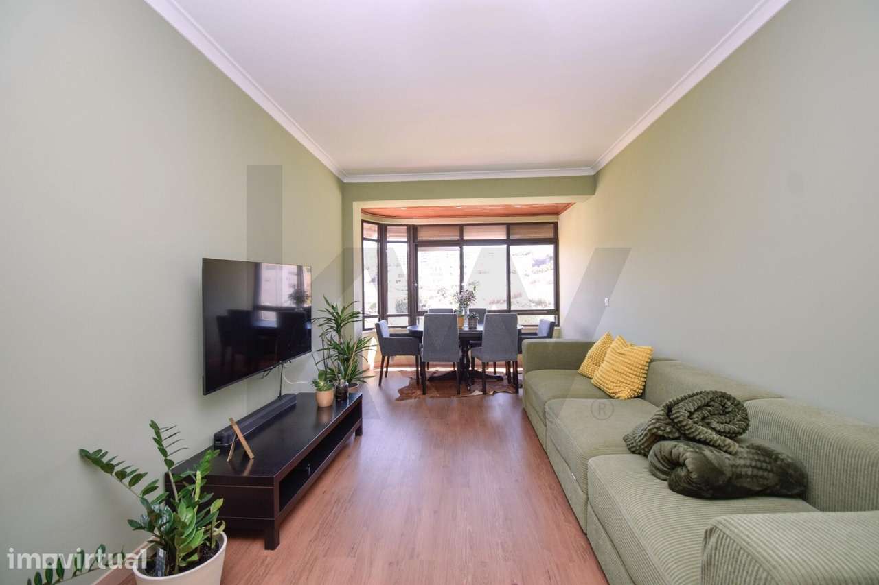 T3 Renovado com Suite, 2 Varandas, Vista Desafogada e Arrecadação | Lo - Grande imagem: 2/24