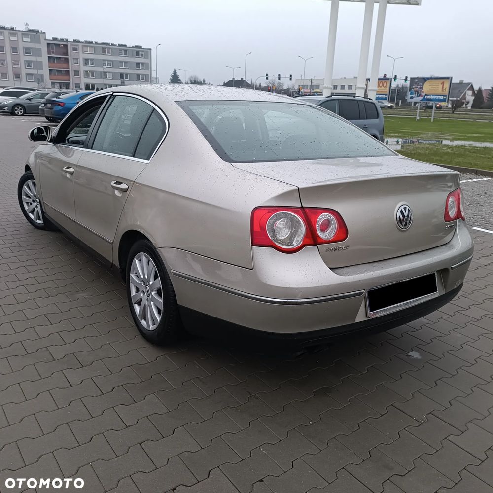 Volkswagen Passat 2.0 TDI Individual Chrom - 4