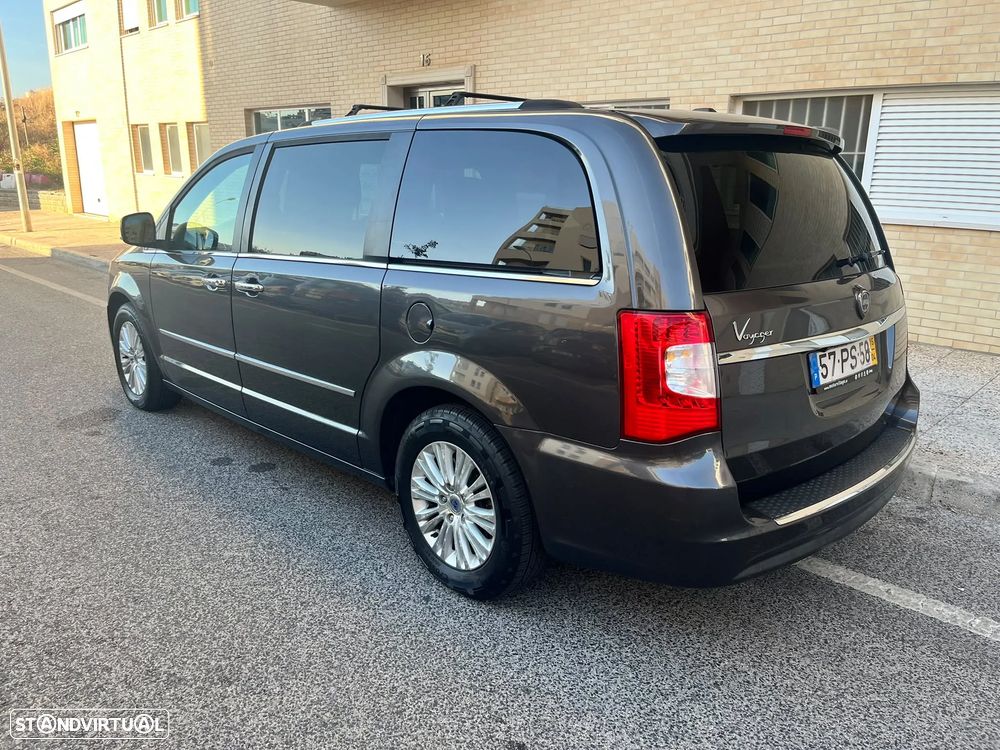 Lancia Voyager 2015 photo 4