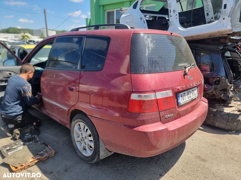 Far dreapta Kia Carens 1 (RS) [facelift] [2002 - 2006] 2.0 crdi D4EA - 9