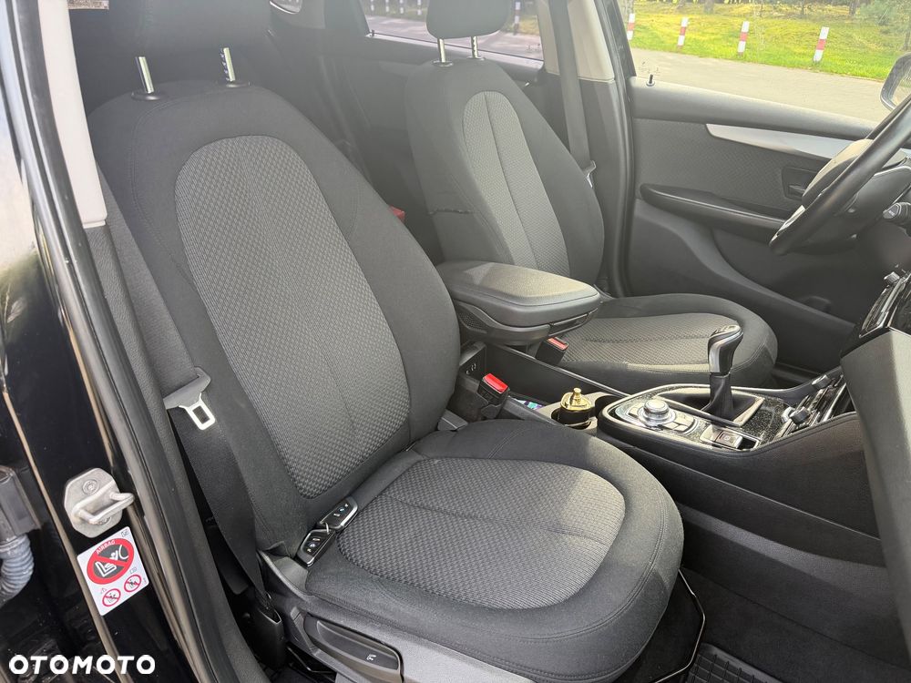 BMW Seria 2 218d - 13