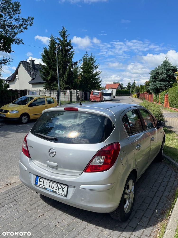 Opel Corsa 1.2 16V Cosmo - 2