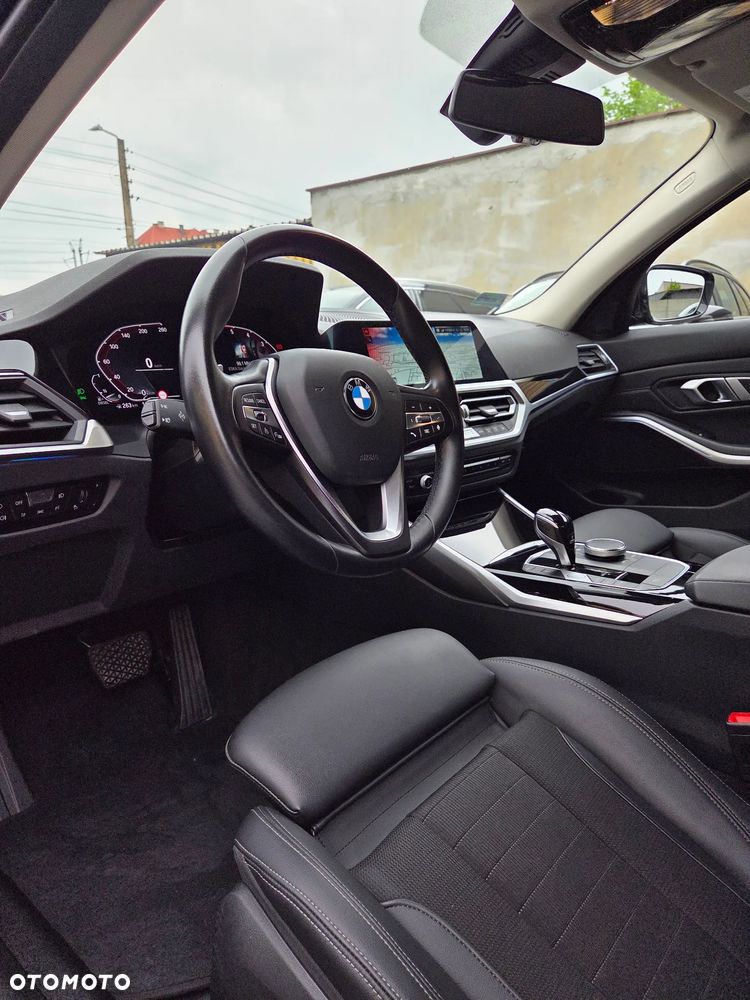 BMW Seria 3 320d Sport Line - 15