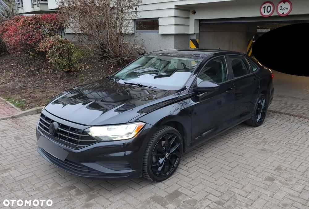 Volkswagen Jetta - 1