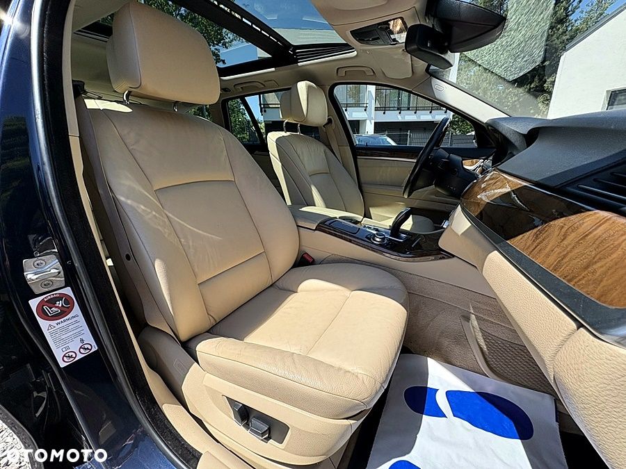 BMW Seria 5 520d - 32