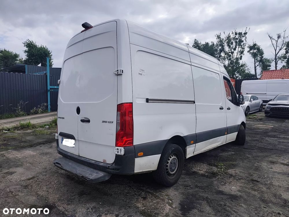 Mercedes-Benz Sprinter - 2