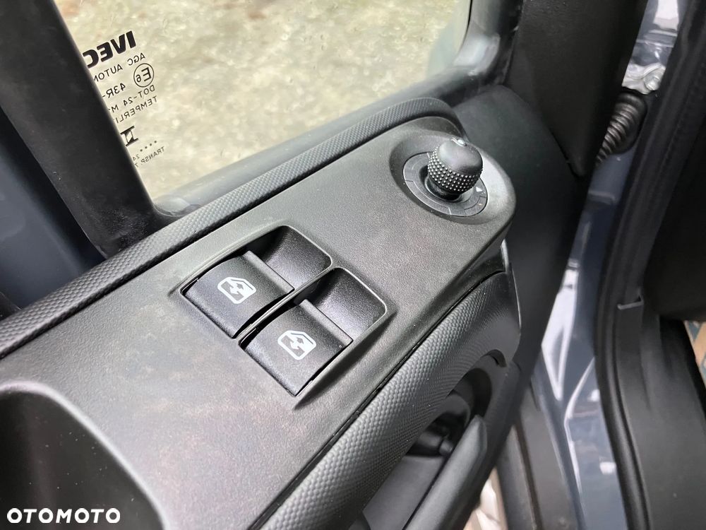 Iveco 3.0 Daily 35C18 kontener winda hak Navi - 9