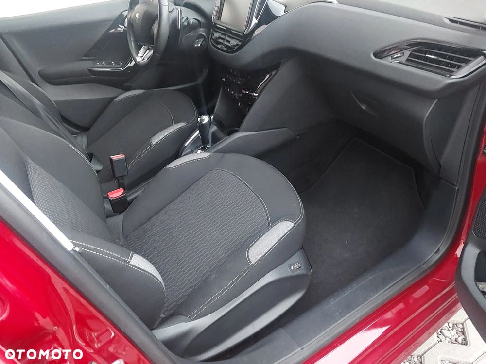 Peugeot 208 - 13