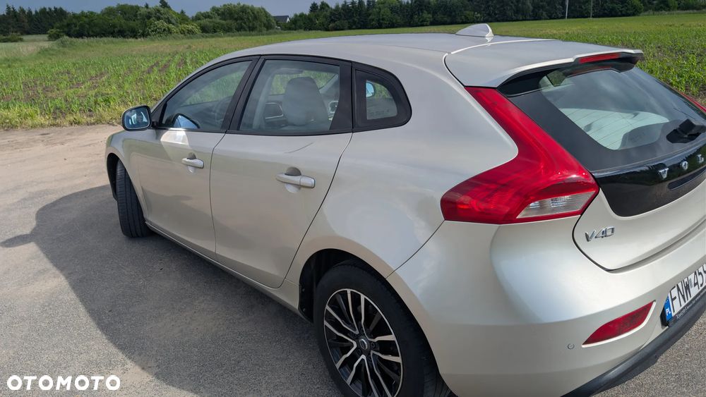 Volvo V40 D2 Drive-E Momentum - 9