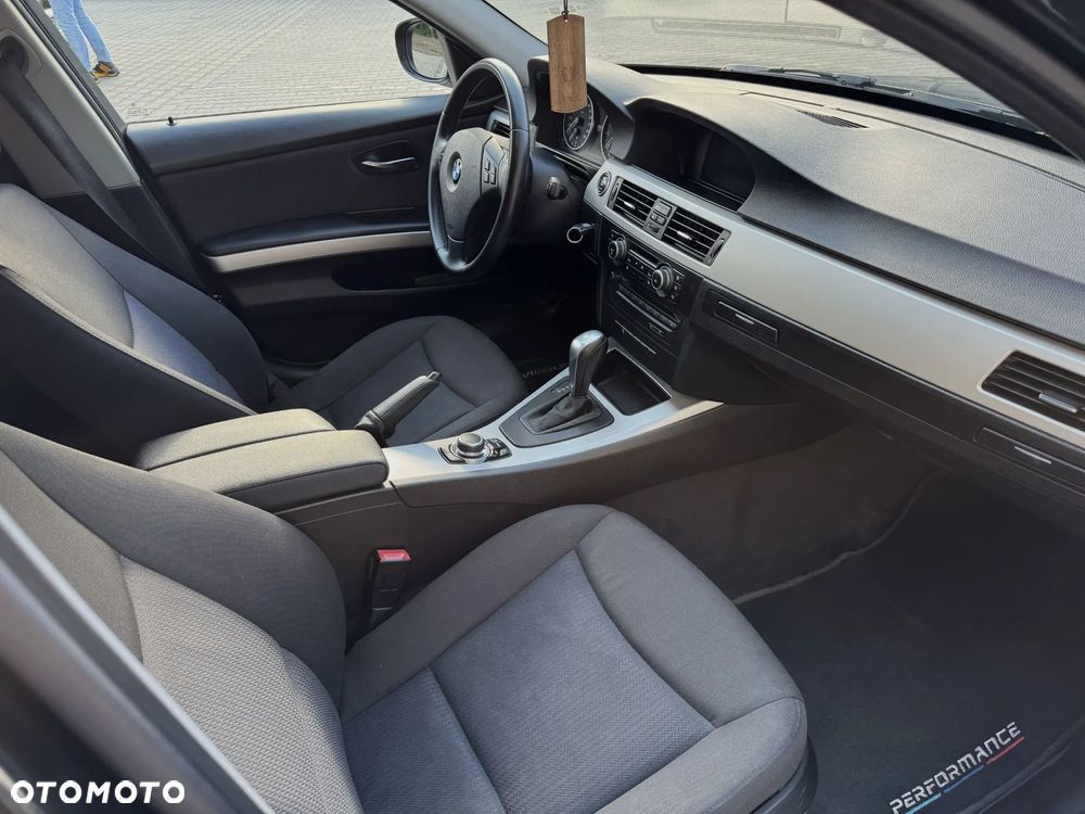 BMW Seria 3 320i - 11