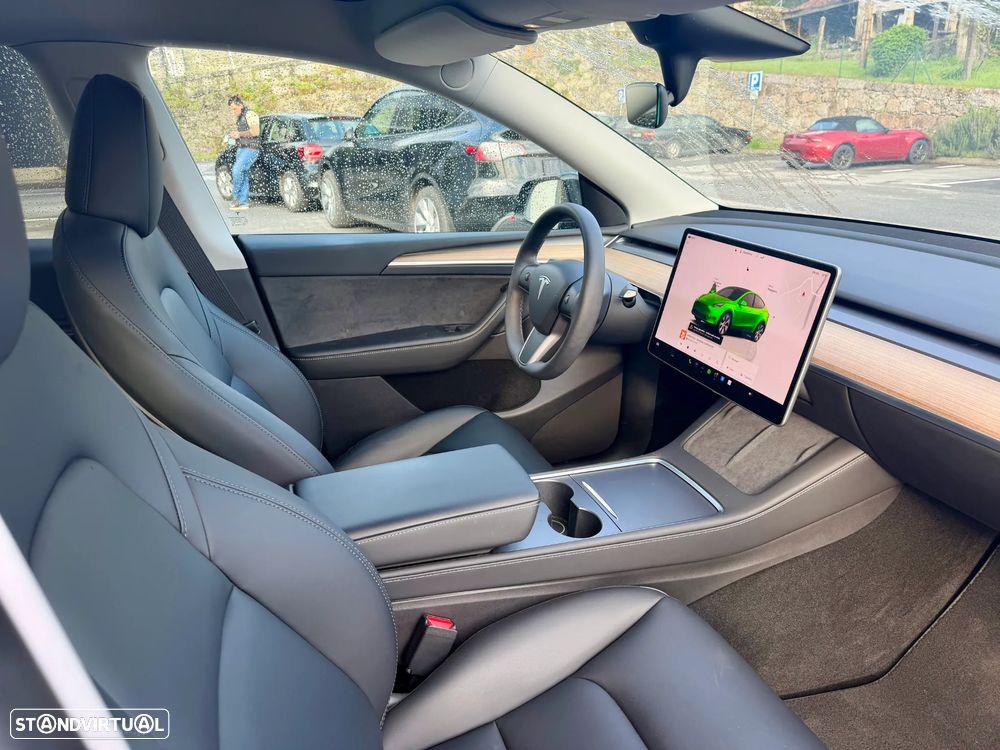 Tesla Model Y RWD - 10